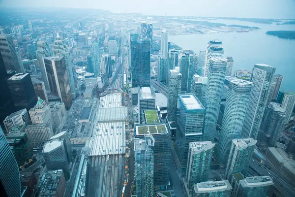 Toronto, Kanada 'daki CN Kulesi' nden şehir merkezinin güzel manzarası