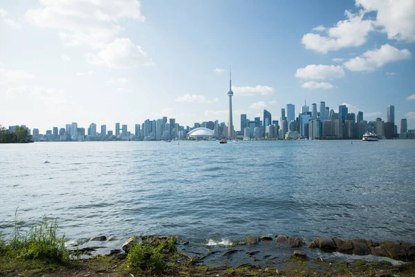 Kanada Toronto 'daki Rogers Center ve CN Tower' ın güzel manzarası