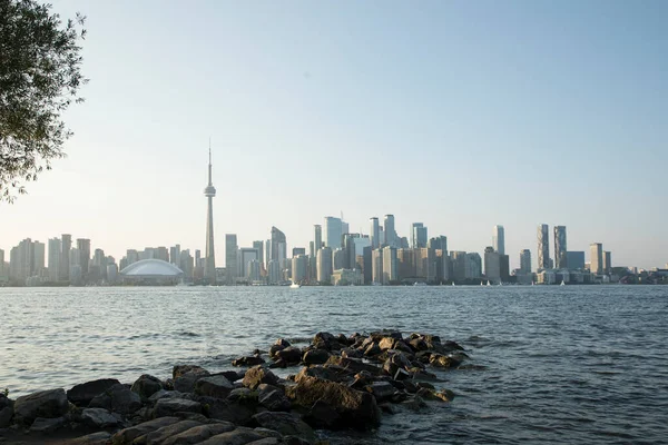 Kanada Toronto 'daki Rogers Center ve CN Tower' ın güzel manzarası