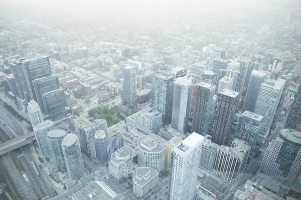 Toronto, Kanada 'daki CN Kulesi' nden şehir merkezinin güzel manzarası