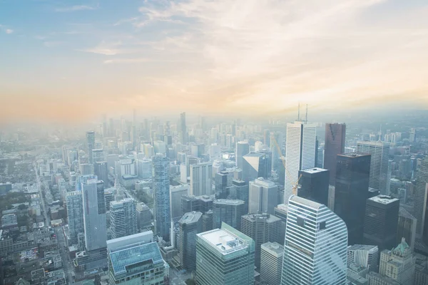 Toronto, Kanada 'daki CN Kulesi' nden şehir merkezinin güzel manzarası