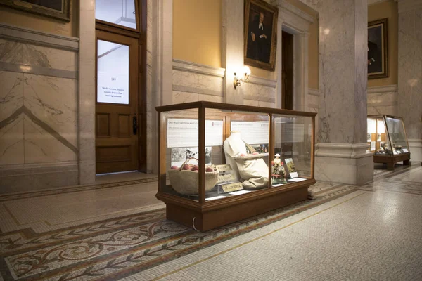 Toronto, Kanada 'daki Ontario Yasama Meclisi' nin güzel manzarası.