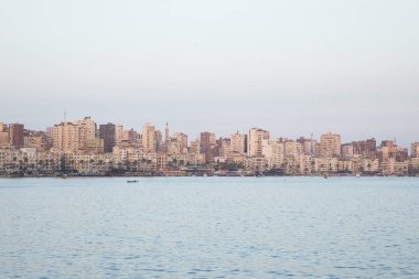 Güzel deniz manzarası ve eski İskenderiye, Mısır