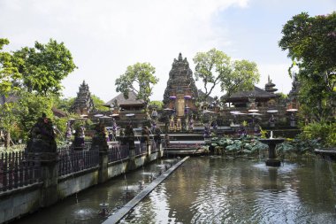 Endonezya 'nın Bali Adası' ndaki Taman Saraswati tapınağının güzel manzarası