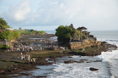 Endonezya 'nın Bali Adası' ndaki Tanah Lot tapınağının güzel manzarası