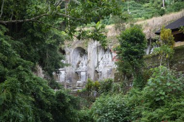 Ubud, Bali Adası, Endonezya 'da Gunung Kawi Tampaksiring' in güzel manzarası ve ayini