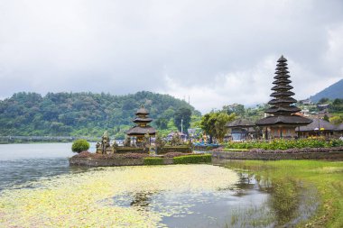 Endonezya 'nın Bali Adası' ndaki Ulun Danu Beratan Tapınağı 'nın güzel manzarası