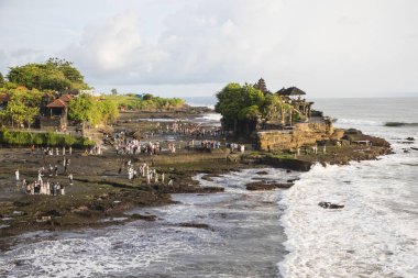Endonezya 'nın Bali Adası' ndaki Tanah Lot tapınağının güzel manzarası
