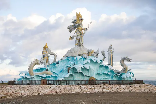 Pantai Jerman Plajı 'ndaki Varuna Heykeli Kuta, Bali Adası, Endonezya