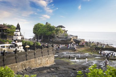 Endonezya 'nın Bali Adası' ndaki Tanah Lot tapınağının güzel manzarası