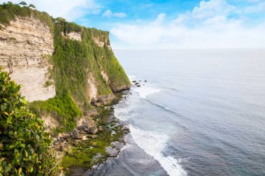 Endonezya, Bali 'de gün batımında güzel bir Uluwatu Sahili manzarası