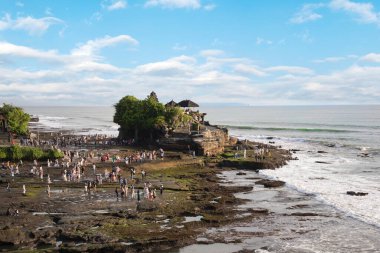 Endonezya 'nın Bali Adası' ndaki Tanah Lot tapınağının güzel manzarası