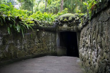 Endonezya 'nın Bali Adası' ndaki Maymun Ormanı 'nın girişinin güzel manzarası.