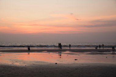 Endonezya, Bali 'de gün batımında Seminyak sahilinin güzel manzarası