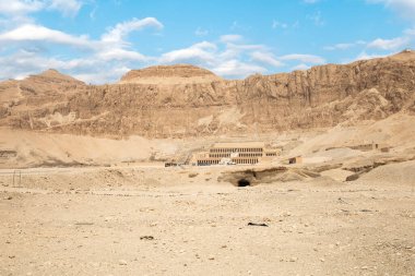 Mısır, Luxor 'daki antik Hatshepsut tapınağının güzel manzarası