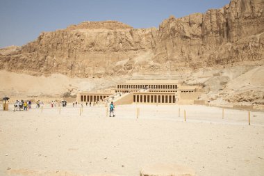 Mısır, Luxor 'daki antik Hatshepsut tapınağının güzel manzarası