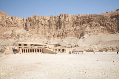 Mısır, Luxor 'daki antik Hatshepsut tapınağının güzel manzarası