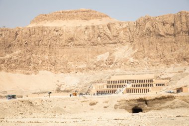 Mısır, Luxor 'daki antik Hatshepsut tapınağının güzel manzarası