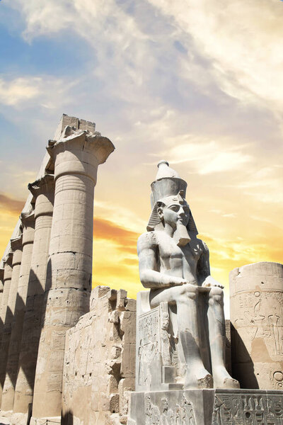 Красивый вид на древний храм Луксор в Луксоре, Египет