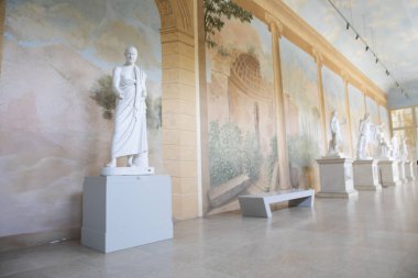 Polonya 'nın Varşova kentindeki Royal Lazienki Parkı' nın Eski Portakallarının güzel manzarası.