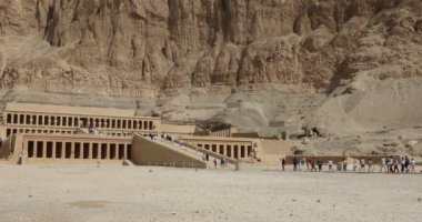 Mısır, Luxor 'daki antik Hatshepsut tapınağının güzel manzarası