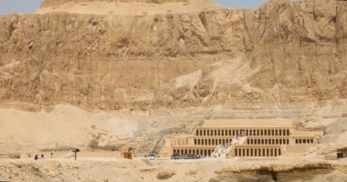 Mısır, Luxor 'daki antik Hatshepsut tapınağının güzel manzarası