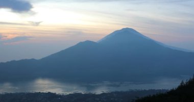 Endonezya, Bali 'deki Bromo Dağı' nda gün doğumunun güzel manzarası