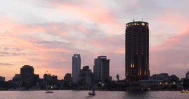 Mısır, Kahire 'de rıhtımdaki binaların güzel manzarası