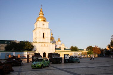 Ukrayna, Kyiv 'deki Aziz Michael Manastırı' nın güzel manzarası.