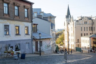 Ukrayna 'nın başkenti Kyiv' de ünlü Andreevsky caddesinin güzel manzarası.