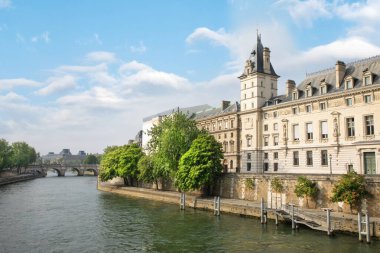 Paris, Fransa 'nın merkezindeki Seine setin güzel manzarası.