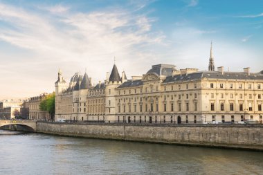 Paris, Fransa 'daki Conciergerie' nin güzel manzarası