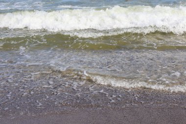 Bir Pebble Beach Sahili 'ne düşen dalgalar