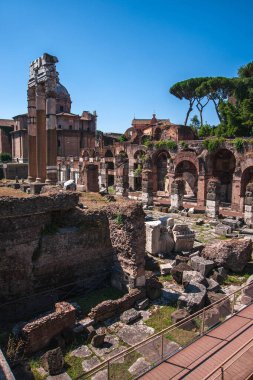 İtalya. Antik Roma 'nın kazıları. Yaz günü. Kopya alanı.