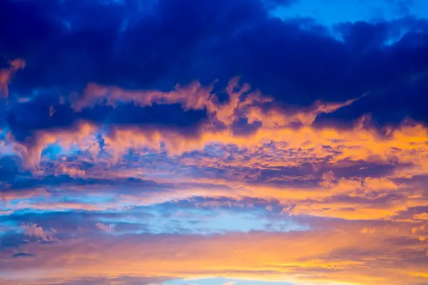 Gyönyörű Naplemente Felhők Égen — Stock Fotó
