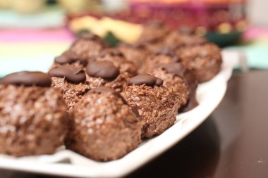 El yapımı çikolatalar top çikolatası seçimi