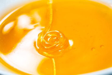 Arkaplan için akan sarı bal