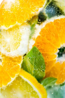 Fesleğenli portakal ve limon suyu