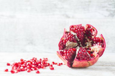 Tahta masada taze nar.