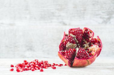 Tahta masada taze nar.