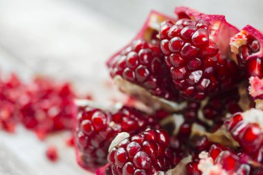 Tahta masada taze nar.