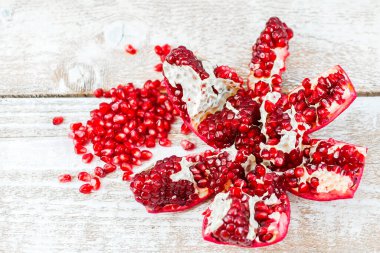 Tahta masada taze nar.