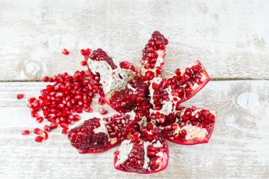 Tahta masada taze nar.