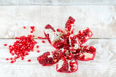 Tahta masada taze nar.