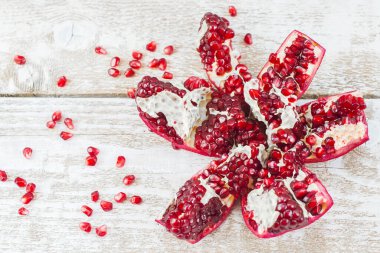 Tahta masada taze nar.