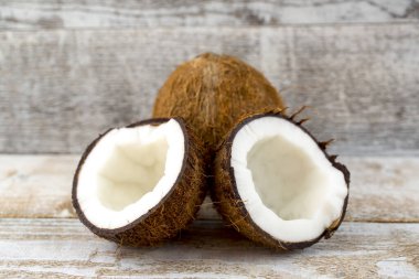 eski ahşap zemin üzerine Hindistan cevizi