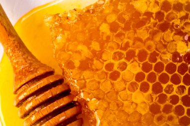 Tarak, bal ve çiseleyici, kapatın.