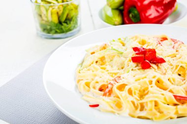Kabaklı makarna tagliatelle