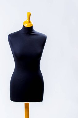 Mavi arkaplanda boş siyah manken