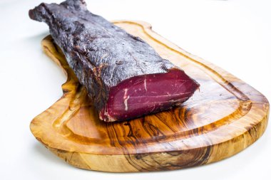 Kesme tahtasının üzerinde füme et..